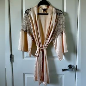 ❌SOLD❌ Victoria’s Secret silk robe with lace detail - XS/S